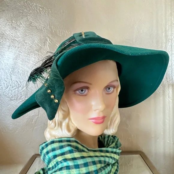 SENSATIONAL DESIGNER 1950\'s GREEN FELT WIDE BRIM HAT WITH METAL STUDS & FEATHERS SABINE - Moss Green Felt Fedora Hat with Ribbon and Feather  main image 4